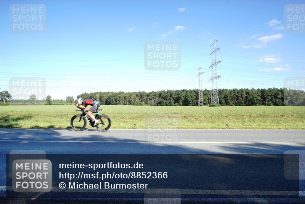07.09.2025 - 19. Norderstedt Triathlon Michael Burmester http://msf.ph/oto/8852366 07.09.2025 15:51:53 Radfahren 1074 meine-sportfotos.de