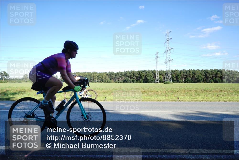 07.09.2025 - 19. Norderstedt Triathlon Michael Burmester http://msf.ph/oto/8852370 07.09.2025 15:51:56 Radfahren 408, 918, 1074, 1075, 1087, 1570 meine-sportfotos.de