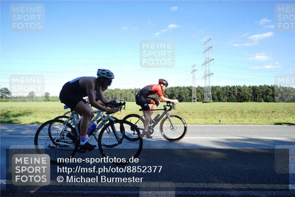 07.09.2025 - 19. Norderstedt Triathlon Michael Burmester http://msf.ph/oto/8852377 07.09.2025 15:51:58 Radfahren 408, 918, 1074, 1075, 1079, 1087, 1100, 1455, 1570, 1610 meine-sportfotos.de