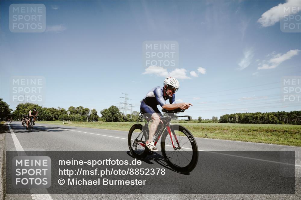 07.09.2025 - 19. Norderstedt Triathlon Michael Burmester http://msf.ph/oto/8852378 07.09.2025 14:34:51 Radfahren 417, 447, 978, 1011 meine-sportfotos.de