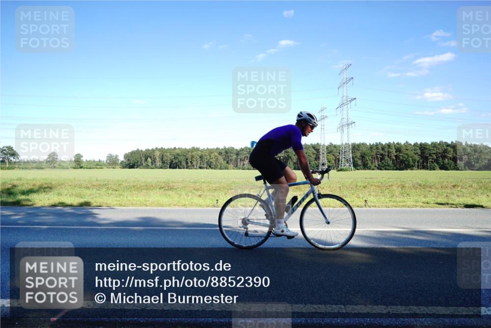 07.09.2025 - 19. Norderstedt Triathlon Michael Burmester http://msf.ph/oto/8852390 07.09.2025 15:52:01 Radfahren 431, 918, 1075, 1079, 1087, 1100, 1455, 1545, 1570, 1610 meine-sportfotos.de