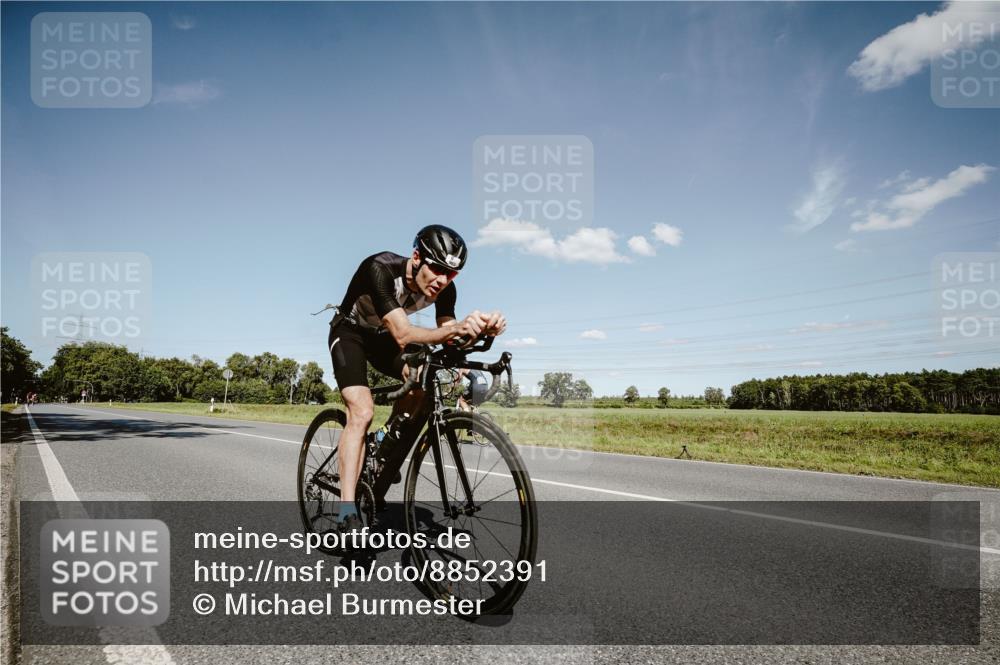 07.09.2025 - 19. Norderstedt Triathlon Michael Burmester http://msf.ph/oto/8852391 07.09.2025 14:34:55 Radfahren 417, 447, 965, 978 meine-sportfotos.de