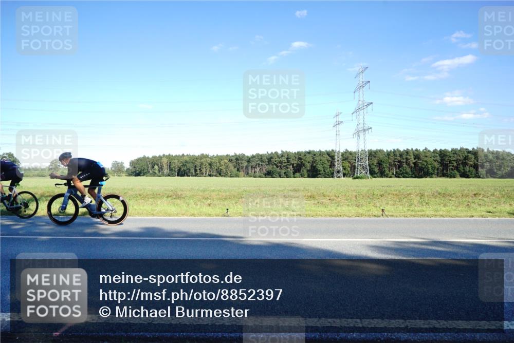 07.09.2025 - 19. Norderstedt Triathlon Michael Burmester http://msf.ph/oto/8852397 07.09.2025 15:52:03 Radfahren 431, 494, 512, 1079, 1100, 1103, 1455, 1545, 1610 meine-sportfotos.de