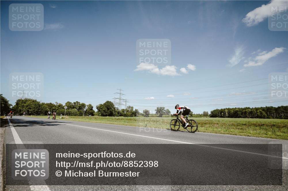 07.09.2025 - 19. Norderstedt Triathlon Michael Burmester http://msf.ph/oto/8852398 07.09.2025 14:34:59 Radfahren  meine-sportfotos.de