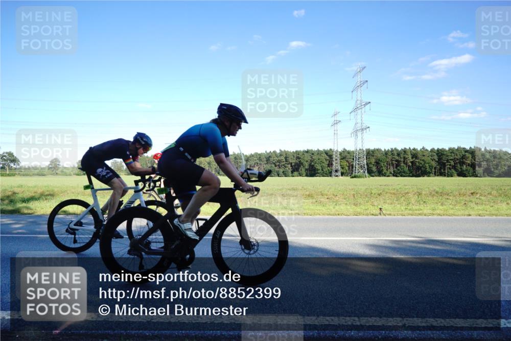 07.09.2025 - 19. Norderstedt Triathlon Michael Burmester http://msf.ph/oto/8852399 07.09.2025 15:52:04 Radfahren 431, 494, 512, 887, 1052, 1103, 1455, 1545, 1591, 1610 meine-sportfotos.de