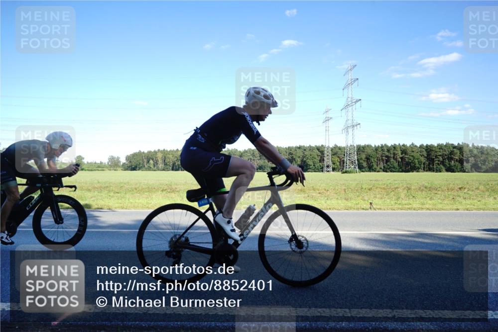 07.09.2025 - 19. Norderstedt Triathlon Michael Burmester http://msf.ph/oto/8852401 07.09.2025 15:52:05 Radfahren 431, 454, 494, 512, 887, 1052, 1103, 1545, 1591 meine-sportfotos.de