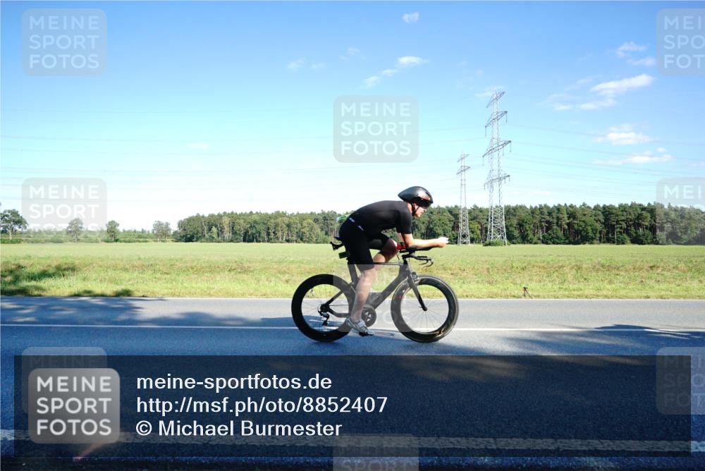07.09.2025 - 19. Norderstedt Triathlon Michael Burmester http://msf.ph/oto/8852407 07.09.2025 15:52:06 Radfahren 454, 494, 512, 887, 1052, 1103, 1591 meine-sportfotos.de