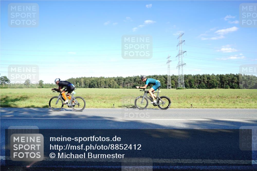 07.09.2025 - 19. Norderstedt Triathlon Michael Burmester http://msf.ph/oto/8852412 07.09.2025 15:52:10 Radfahren 454, 887, 1052, 1448, 1591 meine-sportfotos.de