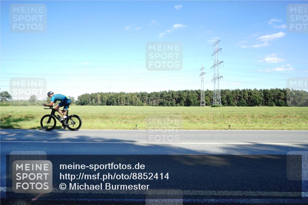 07.09.2025 - 19. Norderstedt Triathlon Michael Burmester http://msf.ph/oto/8852414 07.09.2025 15:52:11 Radfahren 454, 487, 1448 meine-sportfotos.de