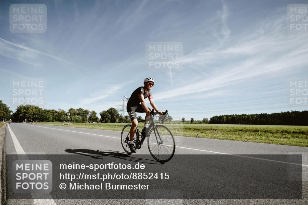 07.09.2025 - 19. Norderstedt Triathlon Michael Burmester http://msf.ph/oto/8852415 07.09.2025 11:34:37 Radfahren 1156 meine-sportfotos.de