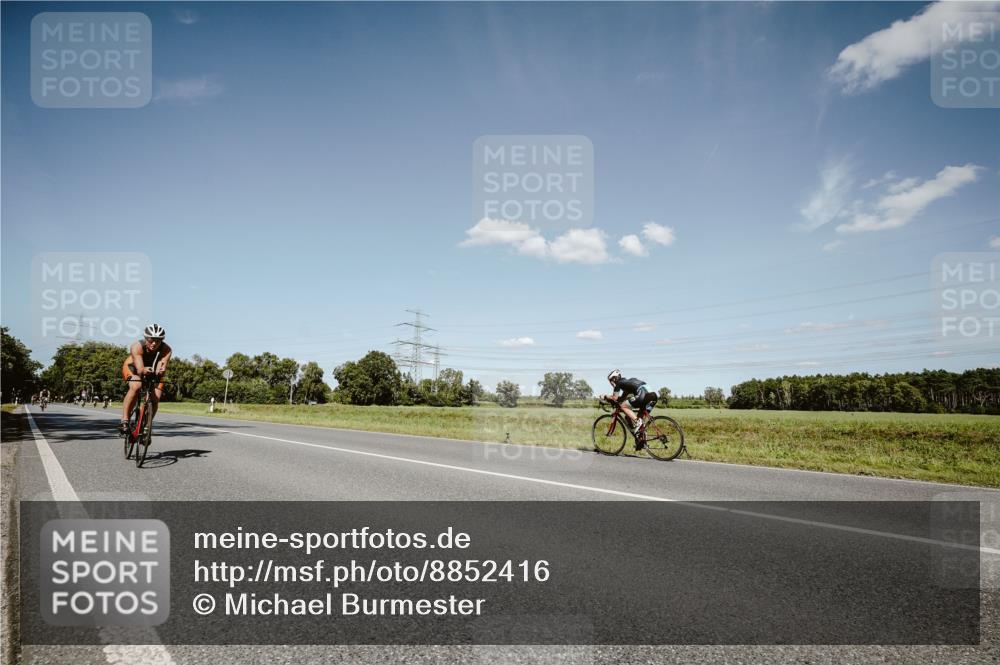 07.09.2025 - 19. Norderstedt Triathlon Michael Burmester http://msf.ph/oto/8852416 07.09.2025 14:35:08 Radfahren 377, 458 meine-sportfotos.de