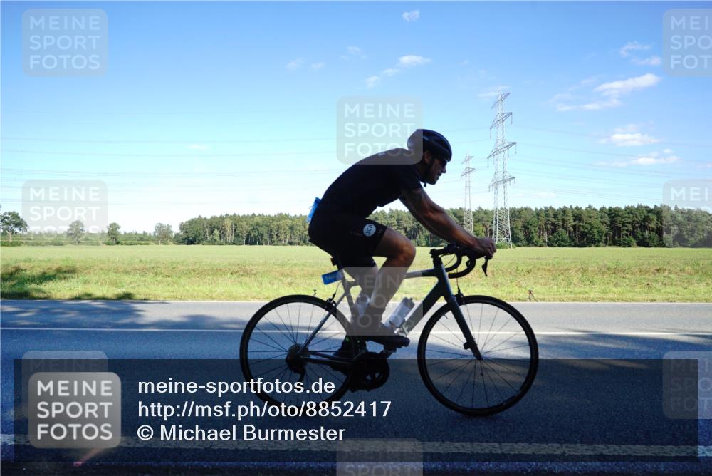 07.09.2025 - 19. Norderstedt Triathlon Michael Burmester http://msf.ph/oto/8852417 07.09.2025 15:52:12 Radfahren 487, 499, 1448 meine-sportfotos.de
