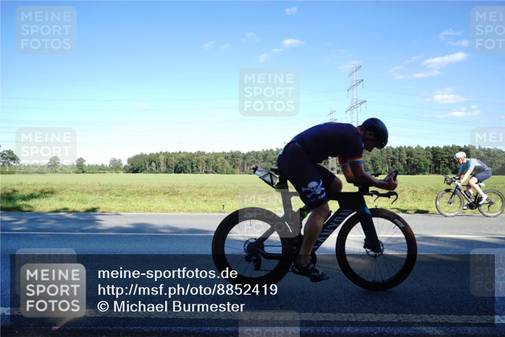 07.09.2025 - 19. Norderstedt Triathlon Michael Burmester http://msf.ph/oto/8852419 07.09.2025 15:52:13 Radfahren 487, 499, 509, 1448, 1464 meine-sportfotos.de