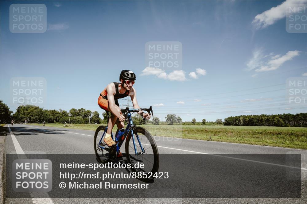 07.09.2025 - 19. Norderstedt Triathlon Michael Burmester http://msf.ph/oto/8852423 07.09.2025 14:35:12 Radfahren 1002 meine-sportfotos.de