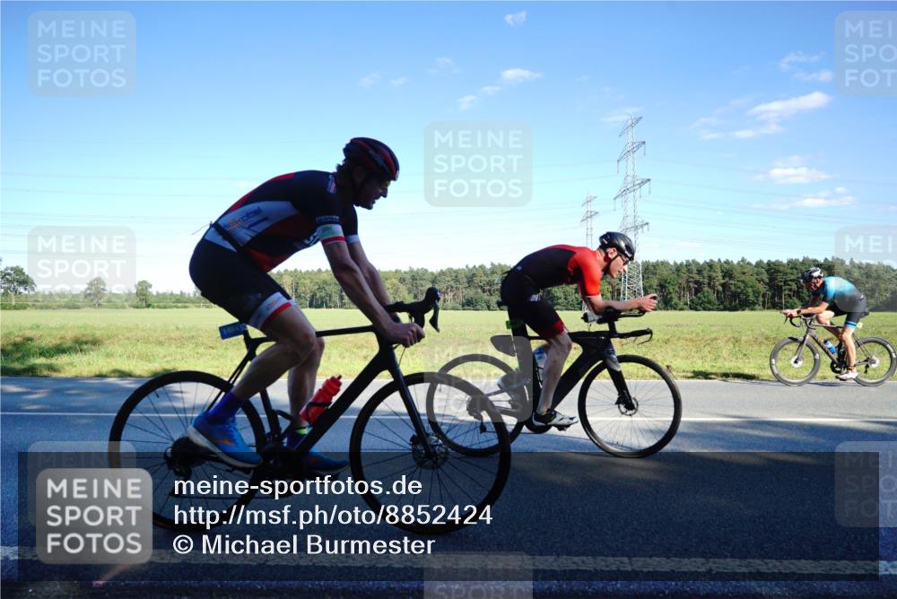 07.09.2025 - 19. Norderstedt Triathlon Michael Burmester http://msf.ph/oto/8852424 07.09.2025 15:52:15 Radfahren 487, 499, 509, 942, 1092, 1097, 1448, 1464 meine-sportfotos.de