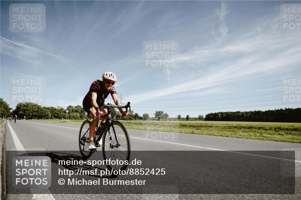 07.09.2025 - 19. Norderstedt Triathlon Michael Burmester http://msf.ph/oto/8852425 07.09.2025 11:34:48 Radfahren 199, 736, 822 meine-sportfotos.de