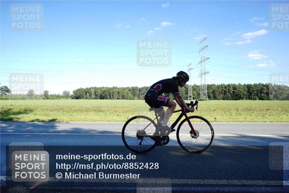 07.09.2025 - 19. Norderstedt Triathlon Michael Burmester http://msf.ph/oto/8852428 07.09.2025 15:52:17 Radfahren 487, 499, 509, 942, 1092, 1097, 1464 meine-sportfotos.de
