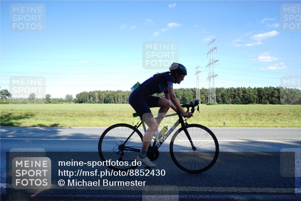 07.09.2025 - 19. Norderstedt Triathlon Michael Burmester http://msf.ph/oto/8852430 07.09.2025 15:52:18 Radfahren 499, 509, 942, 1092, 1097, 1464 meine-sportfotos.de
