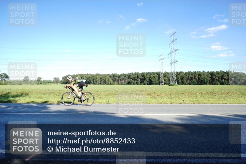 07.09.2025 - 19. Norderstedt Triathlon Michael Burmester http://msf.ph/oto/8852433 07.09.2025 15:52:20 Radfahren 942, 1092, 1097 meine-sportfotos.de