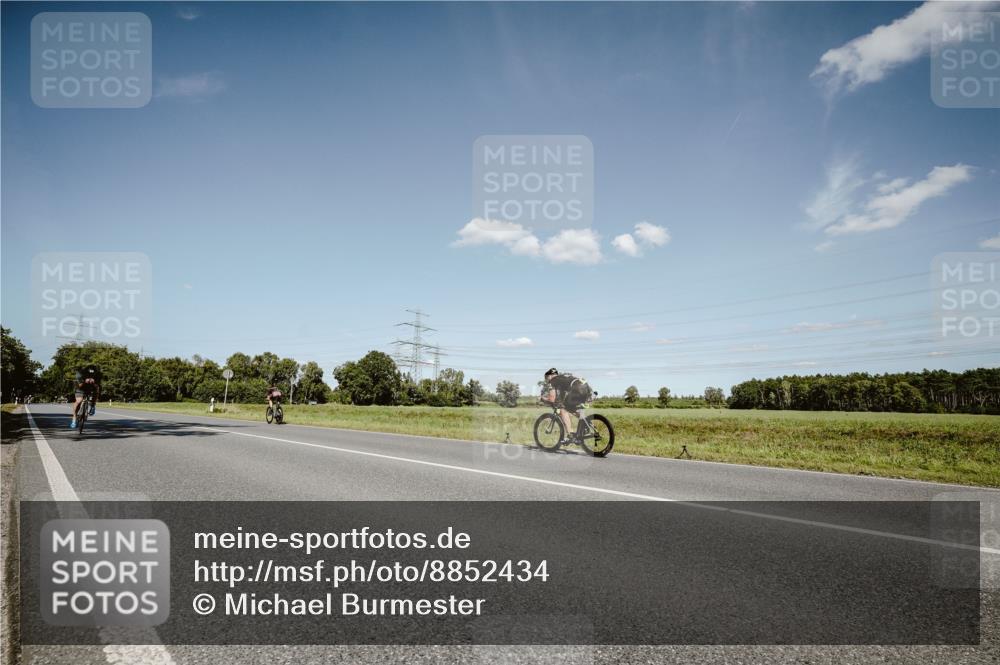 07.09.2025 - 19. Norderstedt Triathlon Michael Burmester http://msf.ph/oto/8852434 07.09.2025 14:35:17 Radfahren 394, 988 meine-sportfotos.de