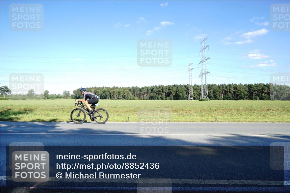 07.09.2025 - 19. Norderstedt Triathlon Michael Burmester http://msf.ph/oto/8852436 07.09.2025 15:52:23 Radfahren  meine-sportfotos.de