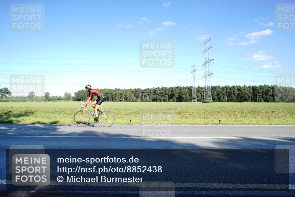07.09.2025 - 19. Norderstedt Triathlon Michael Burmester http://msf.ph/oto/8852438 07.09.2025 15:52:25 Radfahren 951 meine-sportfotos.de