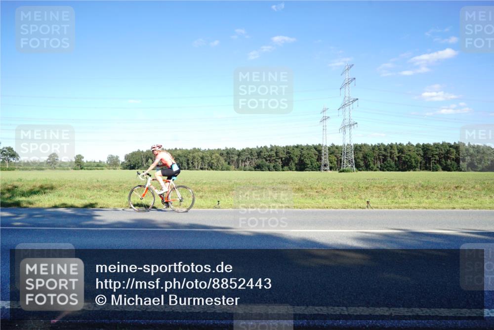 07.09.2025 - 19. Norderstedt Triathlon Michael Burmester http://msf.ph/oto/8852443 07.09.2025 15:52:27 Radfahren 924, 951, 1479 meine-sportfotos.de