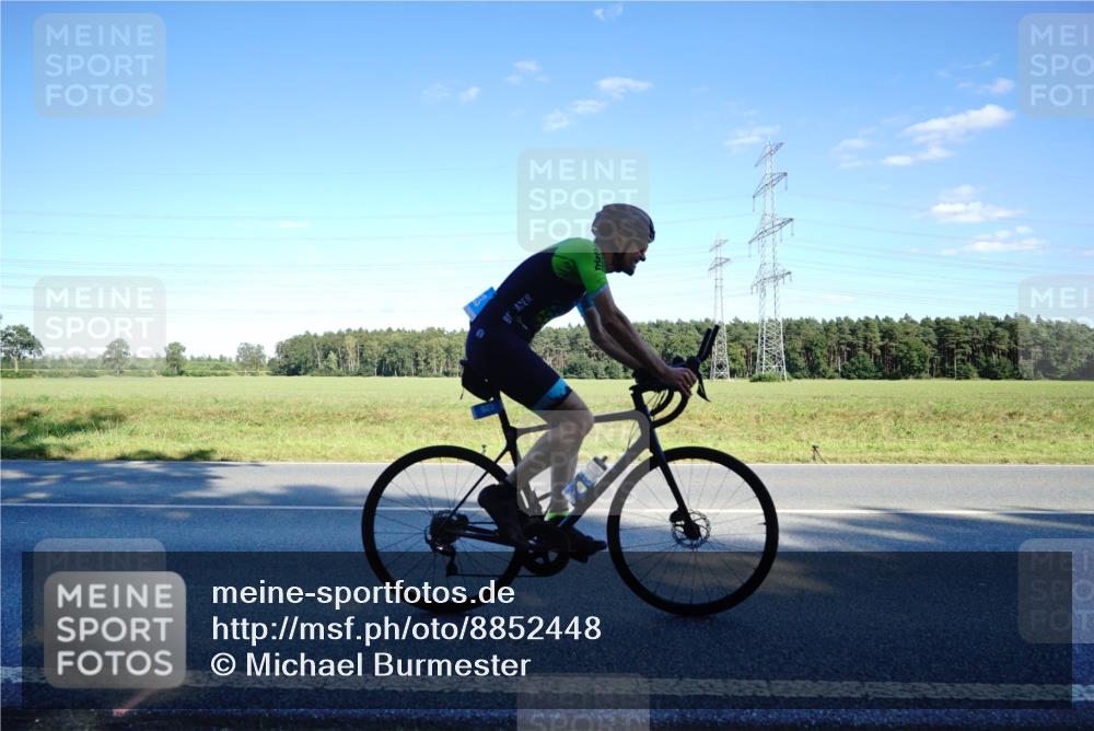 07.09.2025 - 19. Norderstedt Triathlon Michael Burmester http://msf.ph/oto/8852448 07.09.2025 15:52:33 Radfahren 502, 923, 1587 meine-sportfotos.de