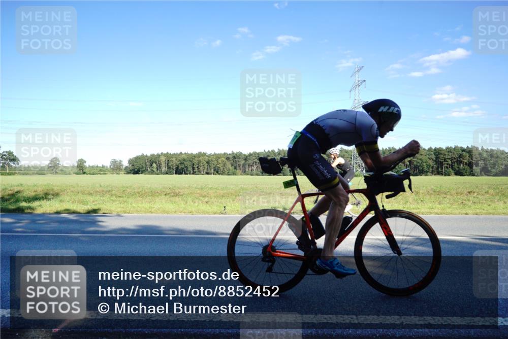 07.09.2025 - 19. Norderstedt Triathlon Michael Burmester http://msf.ph/oto/8852452 07.09.2025 15:52:36 Radfahren 502, 923, 1049, 1444, 1587 meine-sportfotos.de