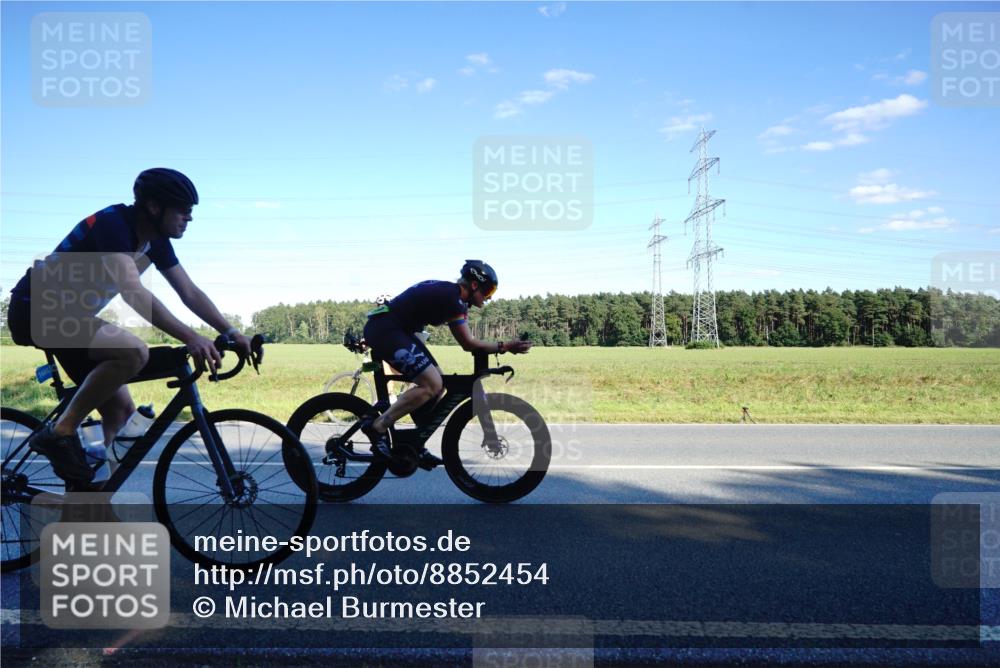 07.09.2025 - 19. Norderstedt Triathlon Michael Burmester http://msf.ph/oto/8852454 07.09.2025 15:52:36 Radfahren 502, 923, 1049, 1444, 1587 meine-sportfotos.de