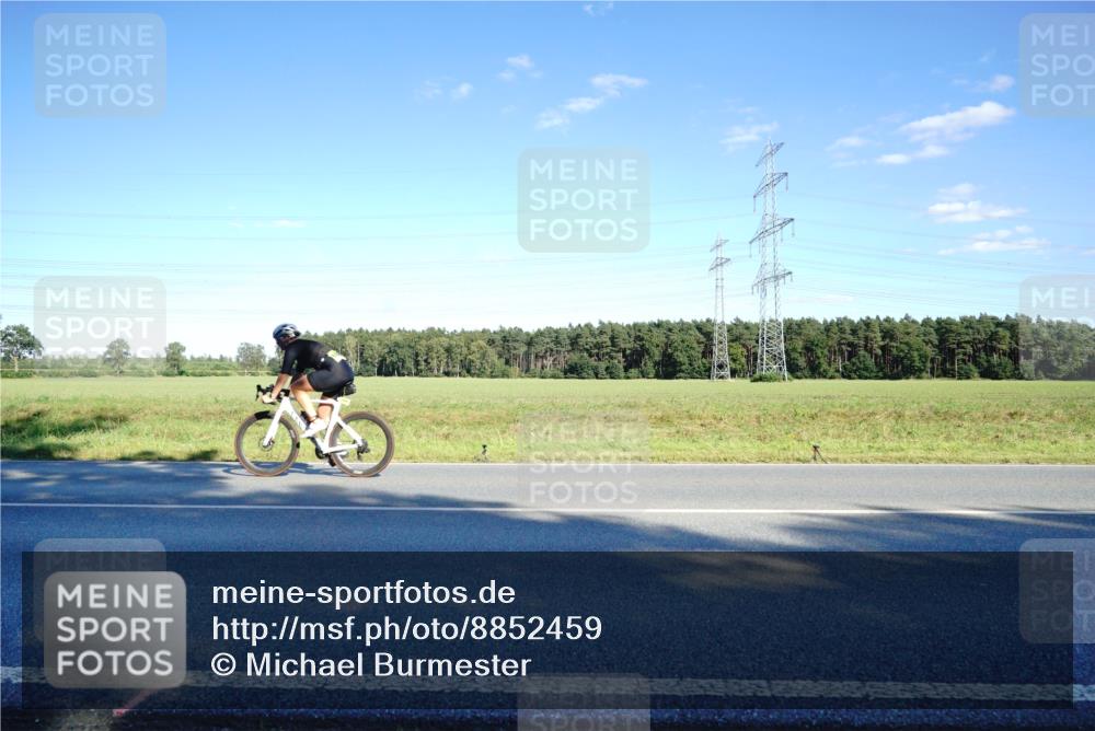 07.09.2025 - 19. Norderstedt Triathlon Michael Burmester http://msf.ph/oto/8852459 07.09.2025 15:52:42 Radfahren 376, 520, 1056 meine-sportfotos.de