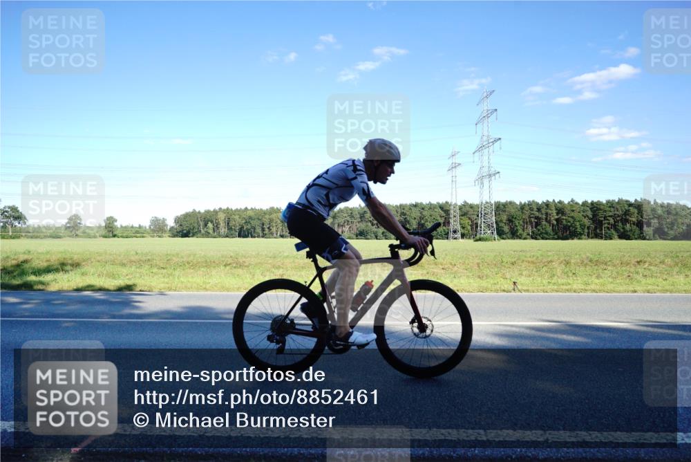 07.09.2025 - 19. Norderstedt Triathlon Michael Burmester http://msf.ph/oto/8852461 07.09.2025 15:52:43 Radfahren 376, 520, 1056, 1096 meine-sportfotos.de