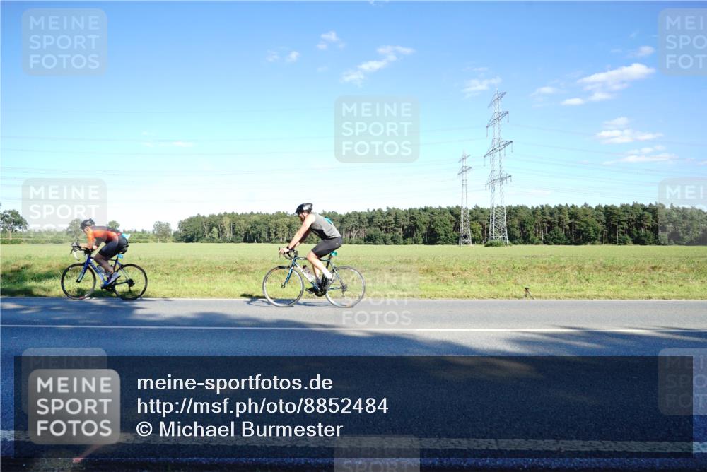 07.09.2025 - 19. Norderstedt Triathlon Michael Burmester http://msf.ph/oto/8852484 07.09.2025 15:52:51 Radfahren 956, 1586 meine-sportfotos.de