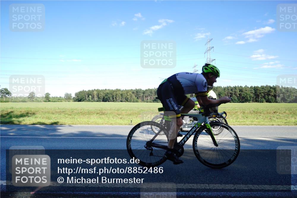 07.09.2025 - 19. Norderstedt Triathlon Michael Burmester http://msf.ph/oto/8852486 07.09.2025 15:52:52 Radfahren 956, 1433, 1586 meine-sportfotos.de