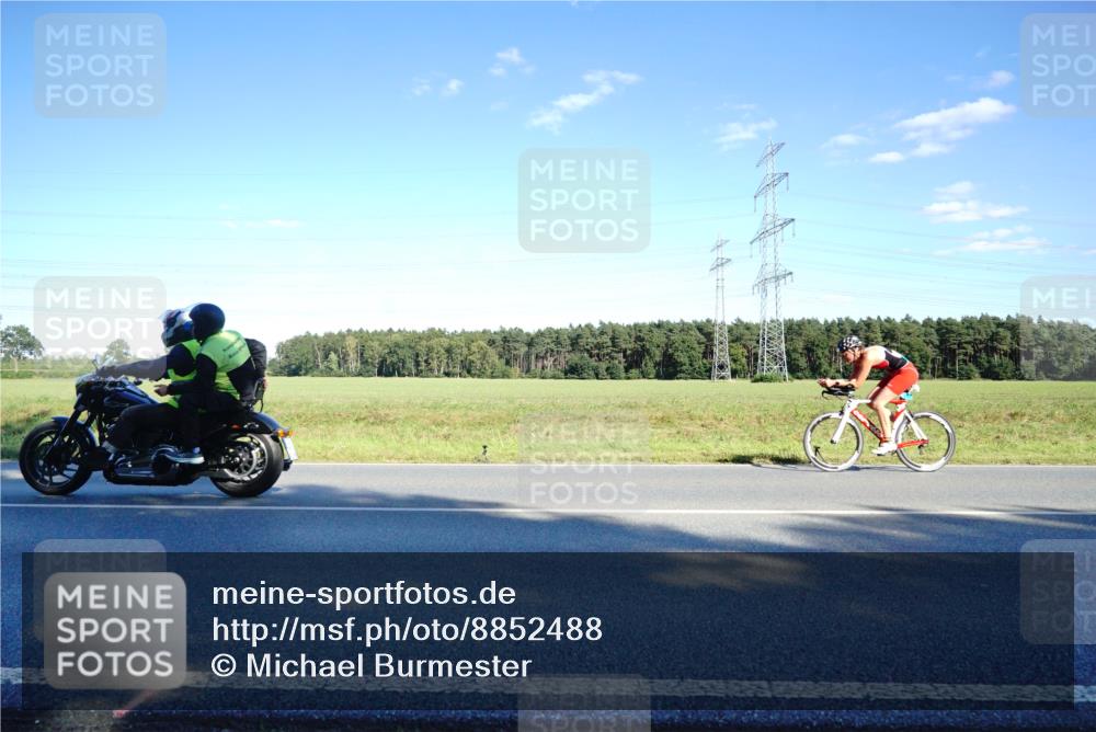 07.09.2025 - 19. Norderstedt Triathlon Michael Burmester http://msf.ph/oto/8852488 07.09.2025 15:52:52 Radfahren 956, 1433, 1586 meine-sportfotos.de