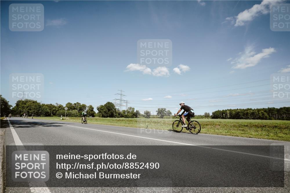 07.09.2025 - 19. Norderstedt Triathlon Michael Burmester http://msf.ph/oto/8852490 07.09.2025 14:35:43 Radfahren 958 meine-sportfotos.de
