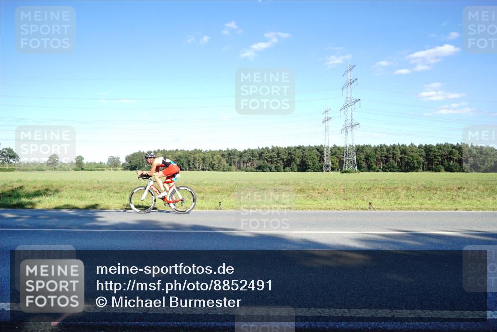 07.09.2025 - 19. Norderstedt Triathlon Michael Burmester http://msf.ph/oto/8852491 07.09.2025 15:52:53 Radfahren 1433, 1586 meine-sportfotos.de