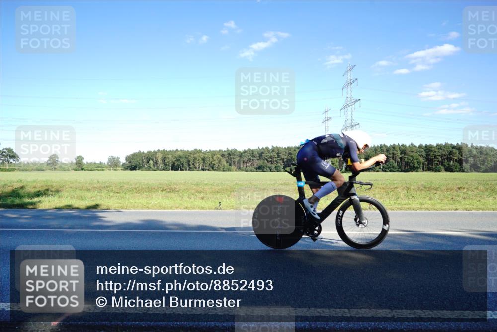 07.09.2025 - 19. Norderstedt Triathlon Michael Burmester http://msf.ph/oto/8852493 07.09.2025 15:52:55 Radfahren 1433, 1582, 1586, 1612 meine-sportfotos.de