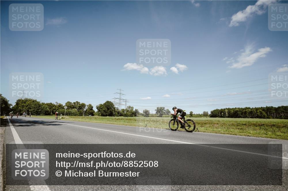 07.09.2025 - 19. Norderstedt Triathlon Michael Burmester http://msf.ph/oto/8852508 07.09.2025 14:35:51 Radfahren 1029 meine-sportfotos.de