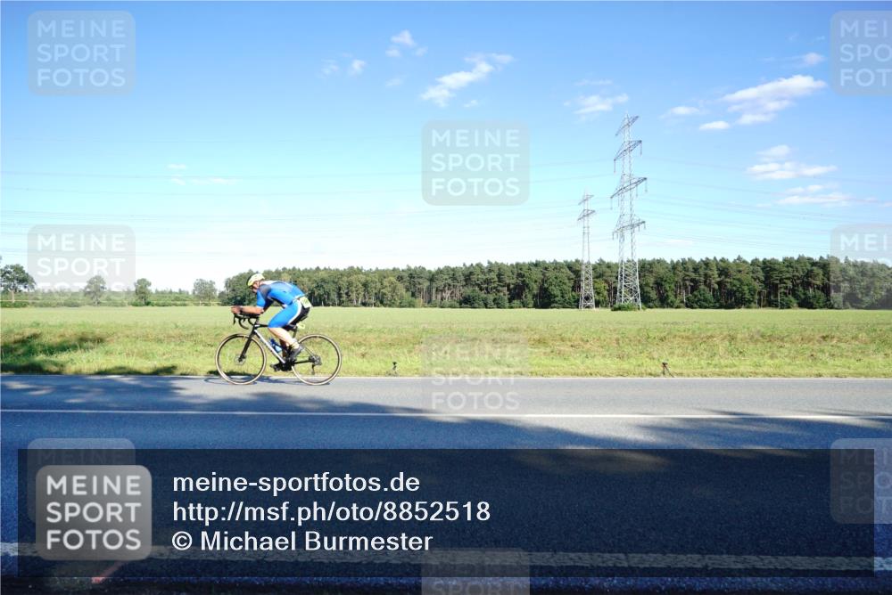 07.09.2025 - 19. Norderstedt Triathlon Michael Burmester http://msf.ph/oto/8852518 07.09.2025 15:53:07 Radfahren 870, 929, 1063, 1095, 1435, 1452 meine-sportfotos.de