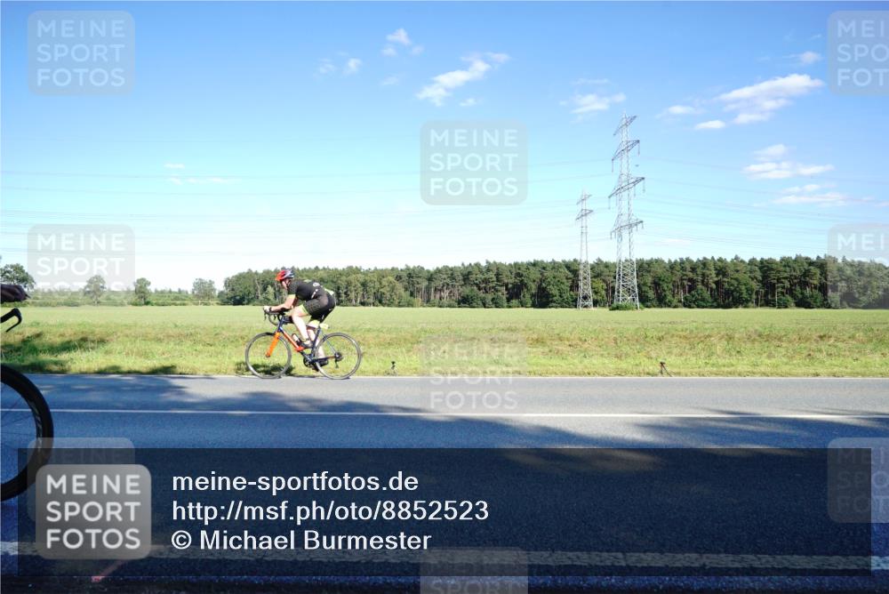 07.09.2025 - 19. Norderstedt Triathlon Michael Burmester http://msf.ph/oto/8852523 07.09.2025 15:53:10 Radfahren 1095, 1584, 1625 meine-sportfotos.de