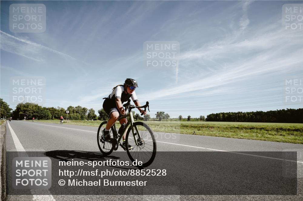 07.09.2025 - 19. Norderstedt Triathlon Michael Burmester http://msf.ph/oto/8852528 07.09.2025 11:35:51 Radfahren 252, 303, 815 meine-sportfotos.de