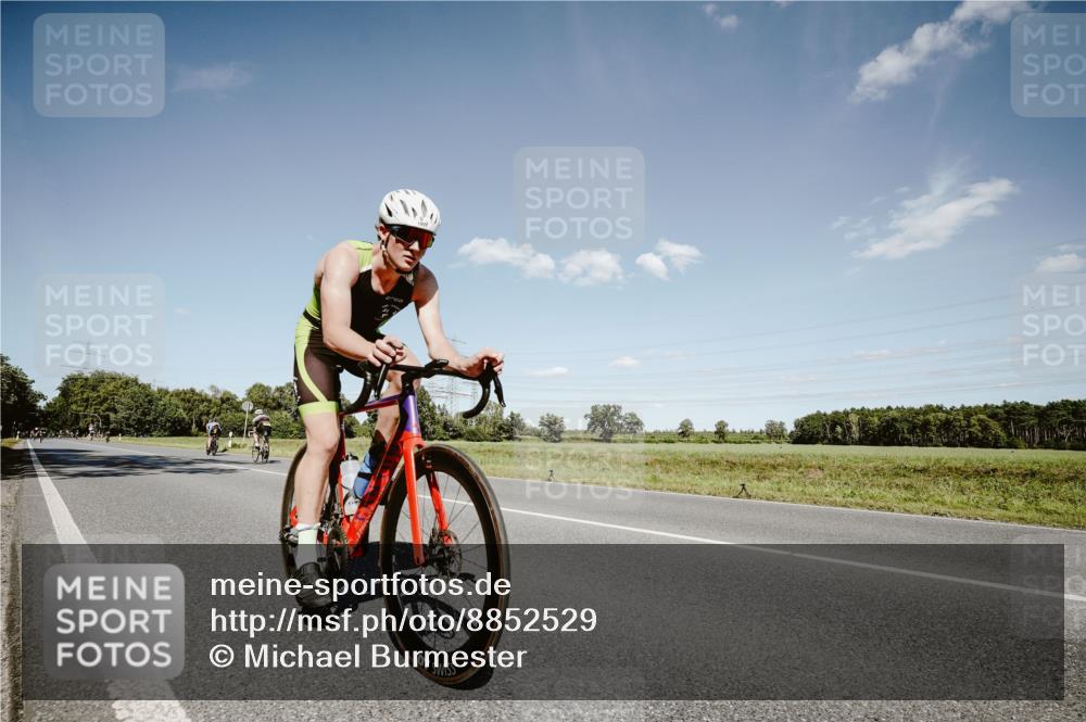07.09.2025 - 19. Norderstedt Triathlon Michael Burmester http://msf.ph/oto/8852529 07.09.2025 14:35:59 Radfahren 465, 1017, 1500 meine-sportfotos.de