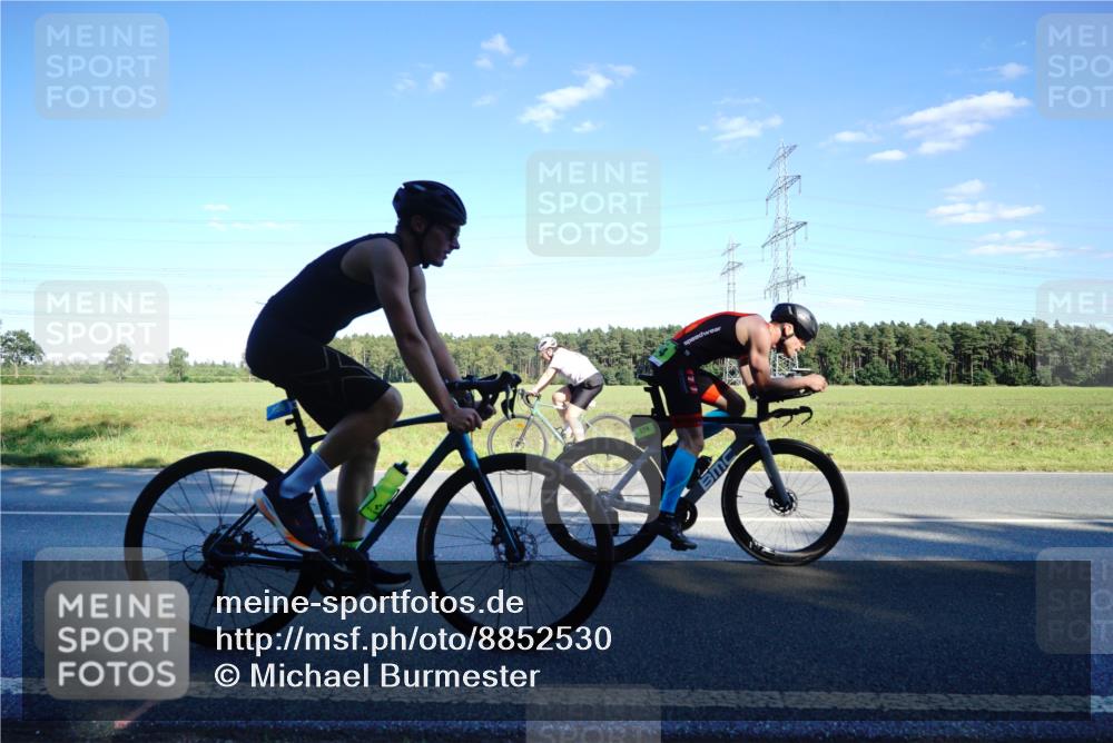07.09.2025 - 19. Norderstedt Triathlon Michael Burmester http://msf.ph/oto/8852530 07.09.2025 15:53:13 Radfahren 496, 497, 524, 886, 890, 1537, 1584, 1625 meine-sportfotos.de