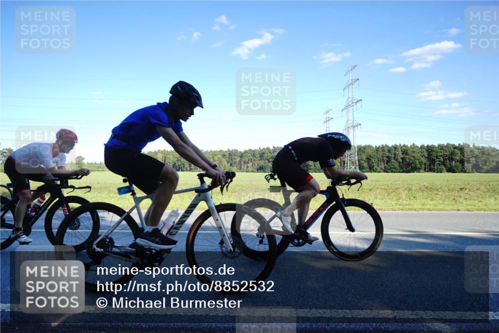 07.09.2025 - 19. Norderstedt Triathlon Michael Burmester http://msf.ph/oto/8852532 07.09.2025 15:53:14 Radfahren 415, 496, 497, 524, 886, 890, 1537, 1584, 1625 meine-sportfotos.de