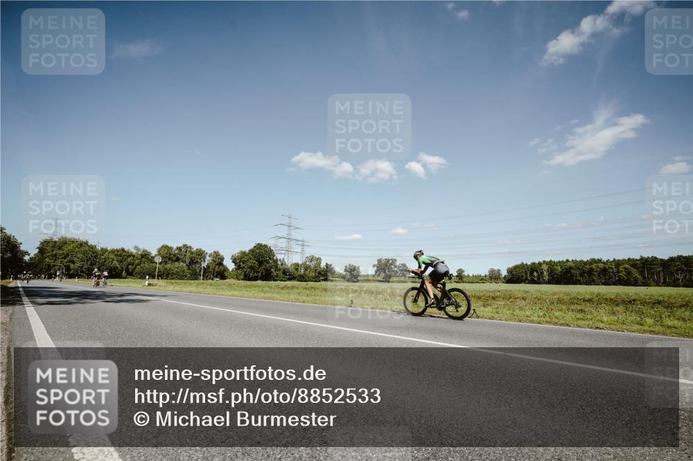 07.09.2025 - 19. Norderstedt Triathlon Michael Burmester http://msf.ph/oto/8852533 07.09.2025 14:36:01 Radfahren 1017 meine-sportfotos.de