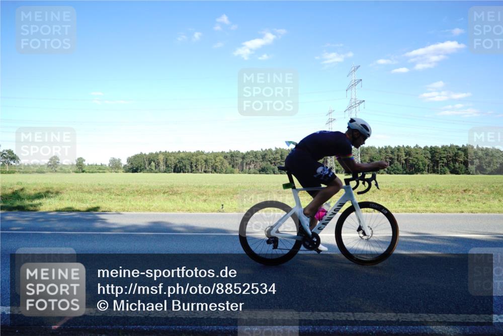 07.09.2025 - 19. Norderstedt Triathlon Michael Burmester http://msf.ph/oto/8852534 07.09.2025 15:53:15 Radfahren 415, 496, 497, 524, 886, 890, 1537, 1584 meine-sportfotos.de