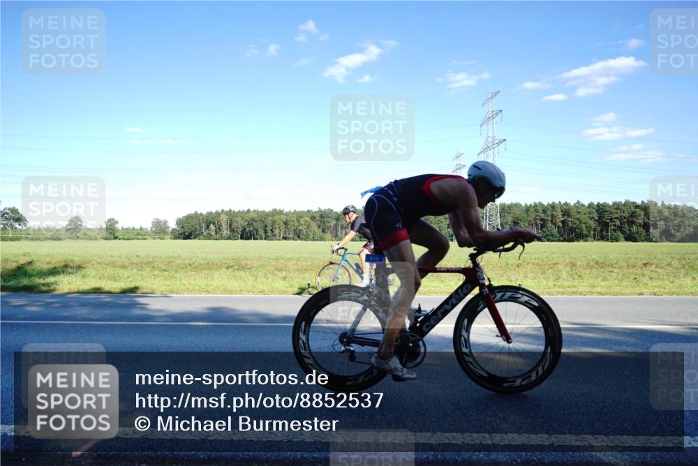 07.09.2025 - 19. Norderstedt Triathlon Michael Burmester http://msf.ph/oto/8852537 07.09.2025 15:53:17 Radfahren 415, 496, 497, 524, 886, 890, 1537 meine-sportfotos.de