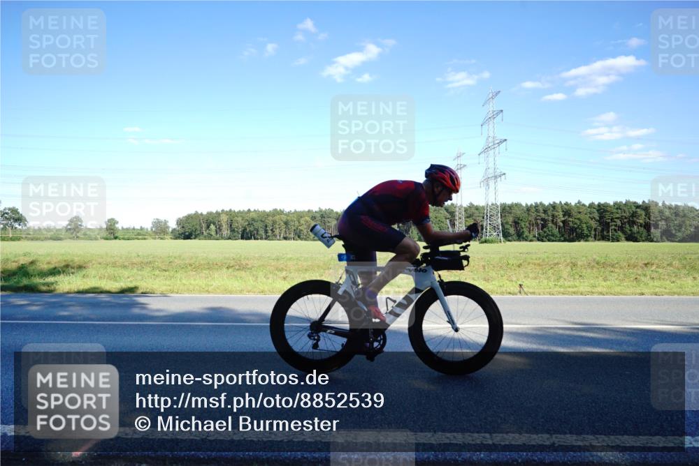 07.09.2025 - 19. Norderstedt Triathlon Michael Burmester http://msf.ph/oto/8852539 07.09.2025 15:53:20 Radfahren 415, 418 meine-sportfotos.de