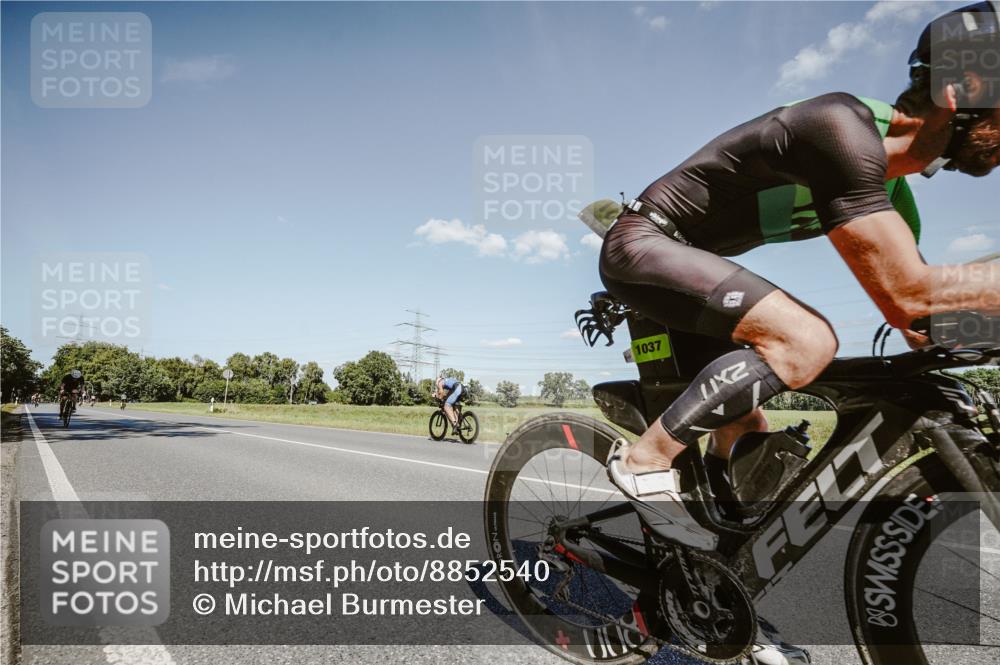 07.09.2025 - 19. Norderstedt Triathlon Michael Burmester http://msf.ph/oto/8852540 07.09.2025 14:36:06 Radfahren 1037, 1406 meine-sportfotos.de